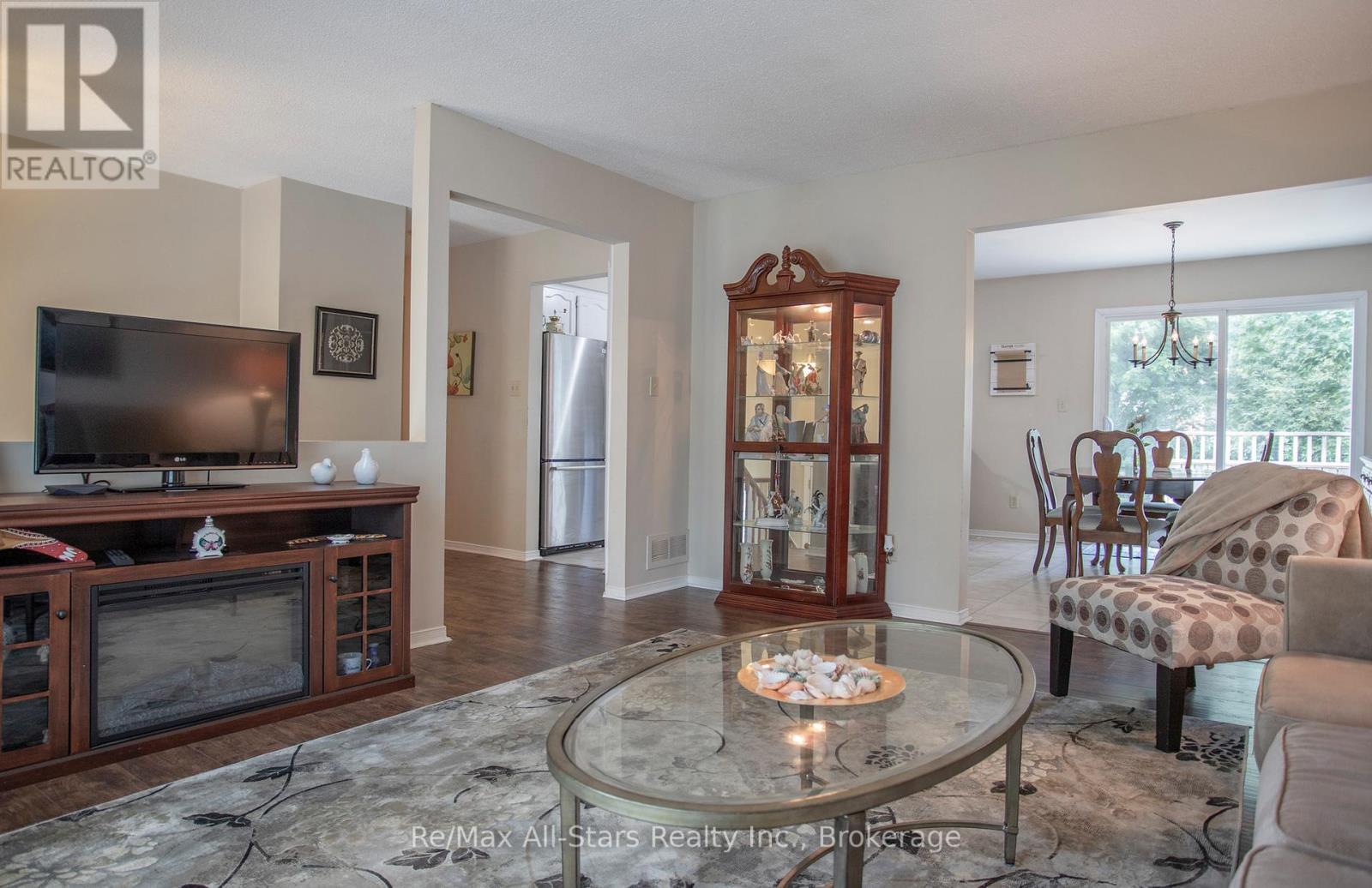 39 APPLEWOOD CRESCENT - 9