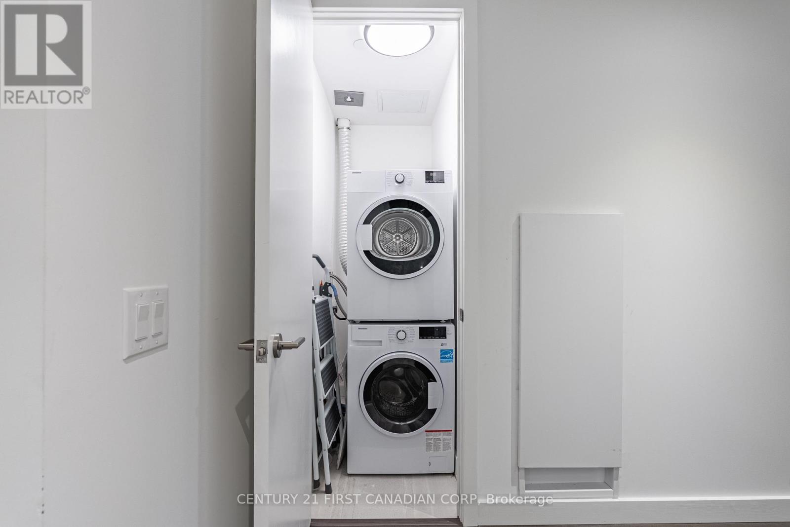 #1405 81 WELLESLEY STREET E - 36