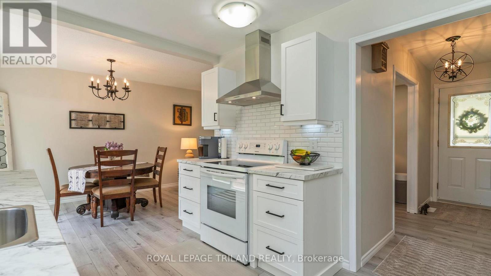 7 STIRLING CRESCENT - 14