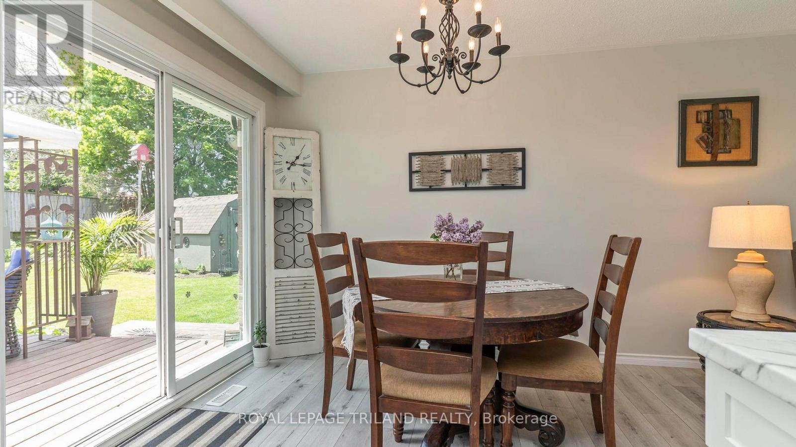 7 STIRLING CRESCENT - 16