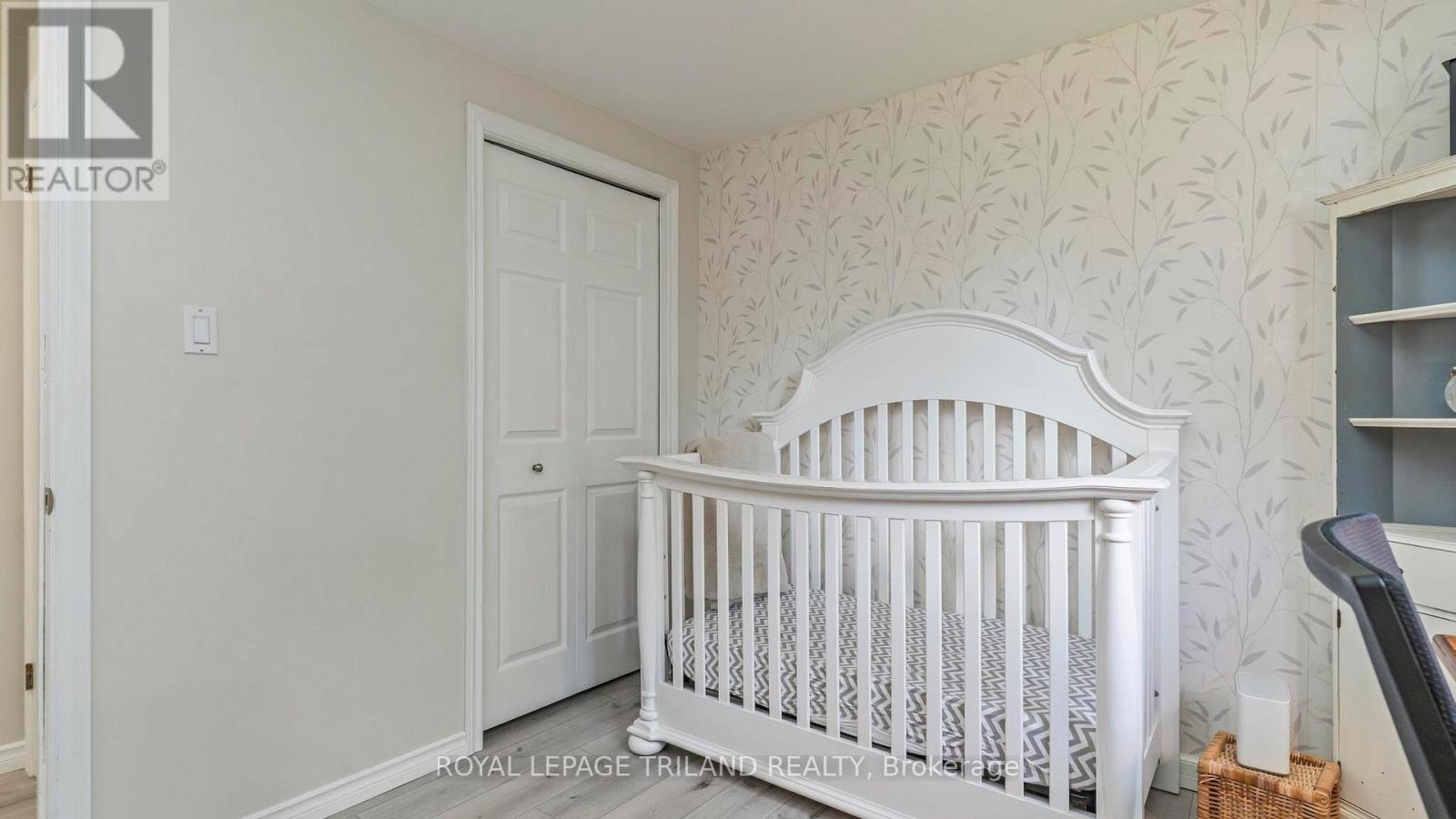 7 STIRLING CRESCENT - 21