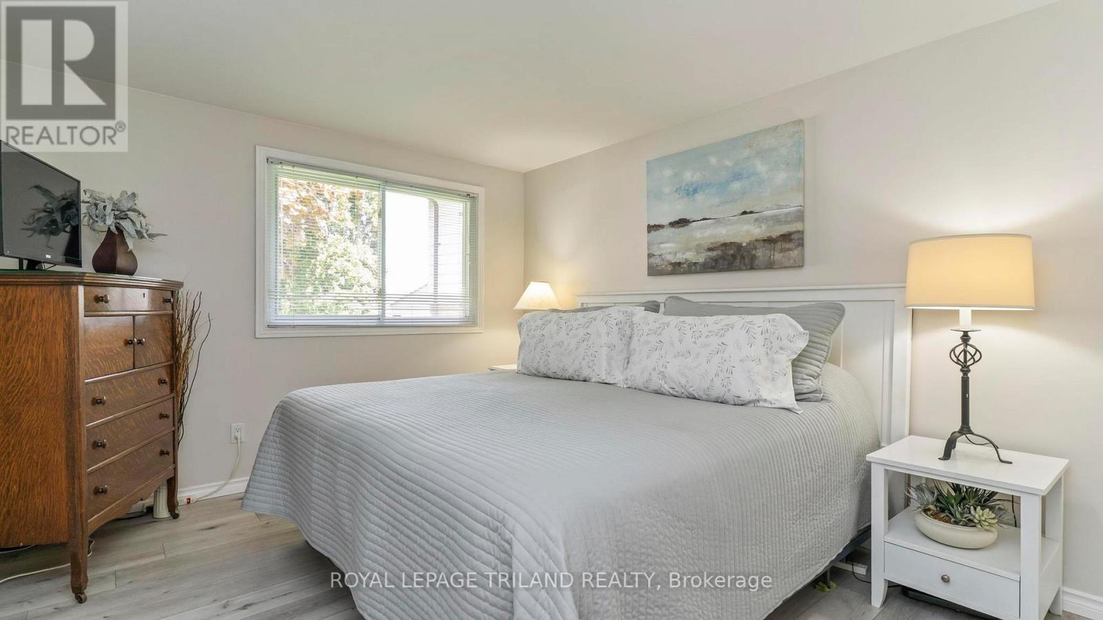 7 STIRLING CRESCENT - 22