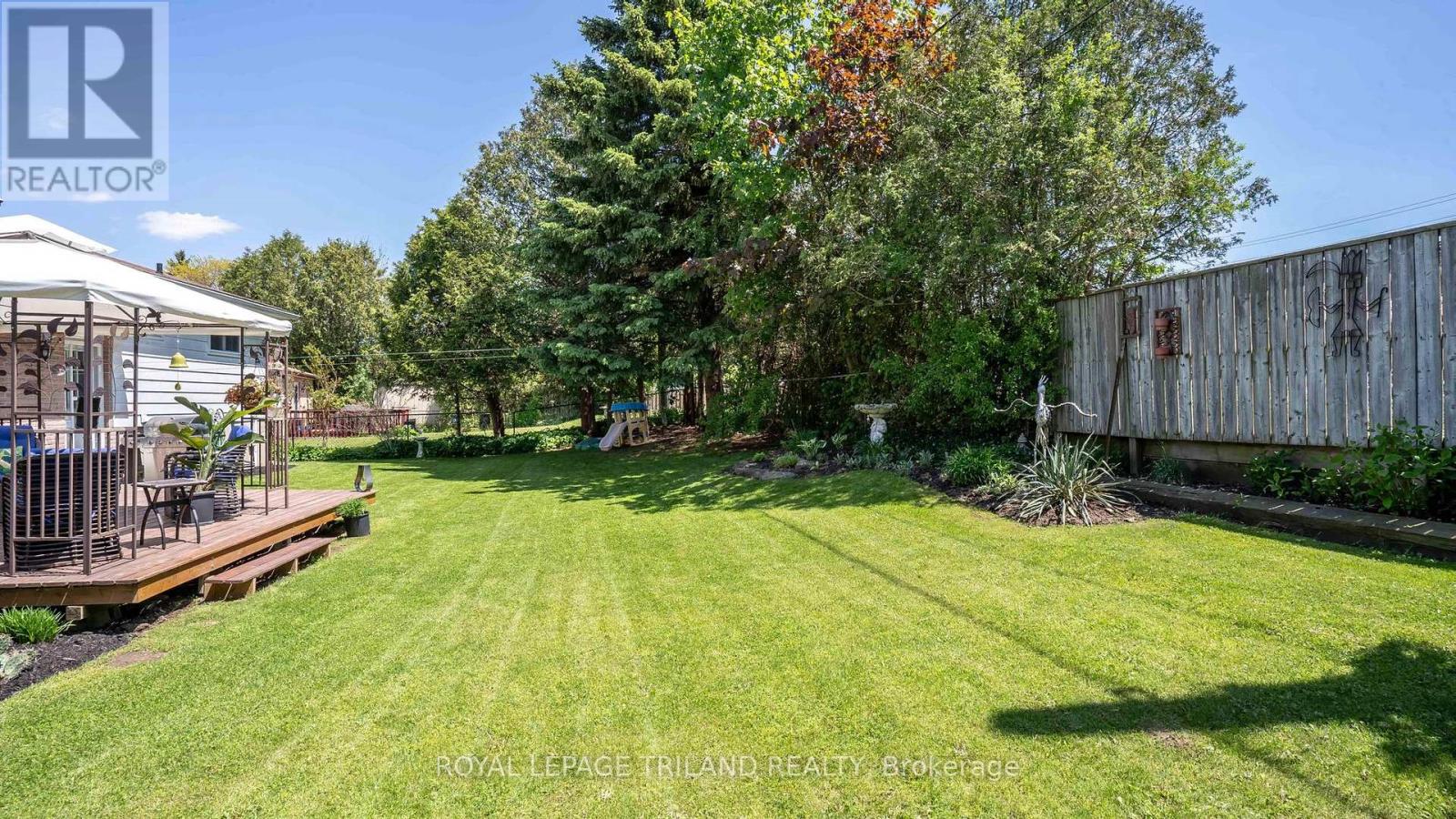 7 STIRLING CRESCENT - 39