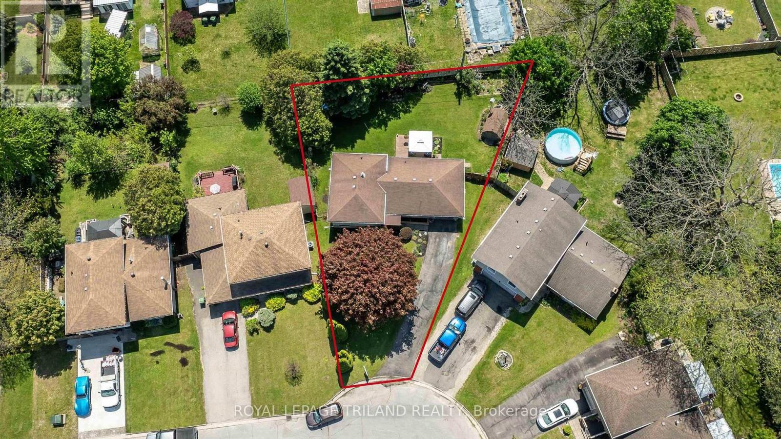 7 STIRLING CRESCENT - 40