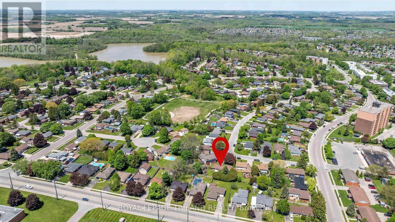 7 STIRLING CRESCENT - 41