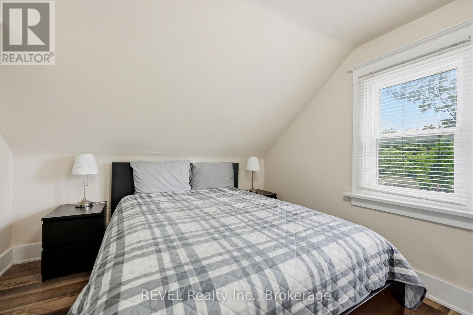 5227 KITCHENER STREET - 18