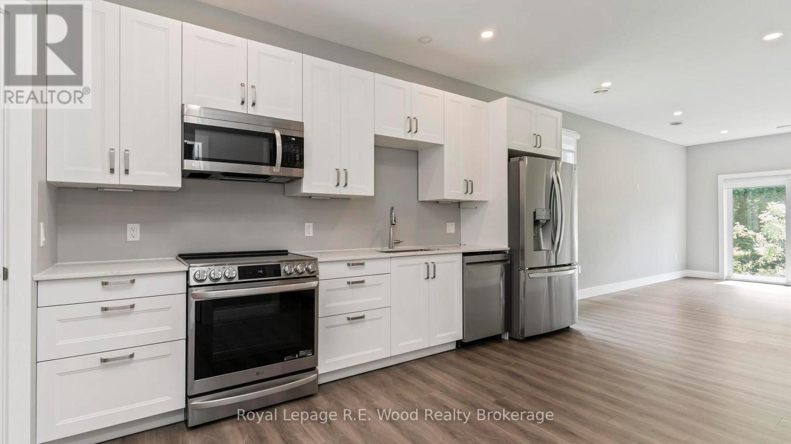 335 JOHN STREET S - Image 7