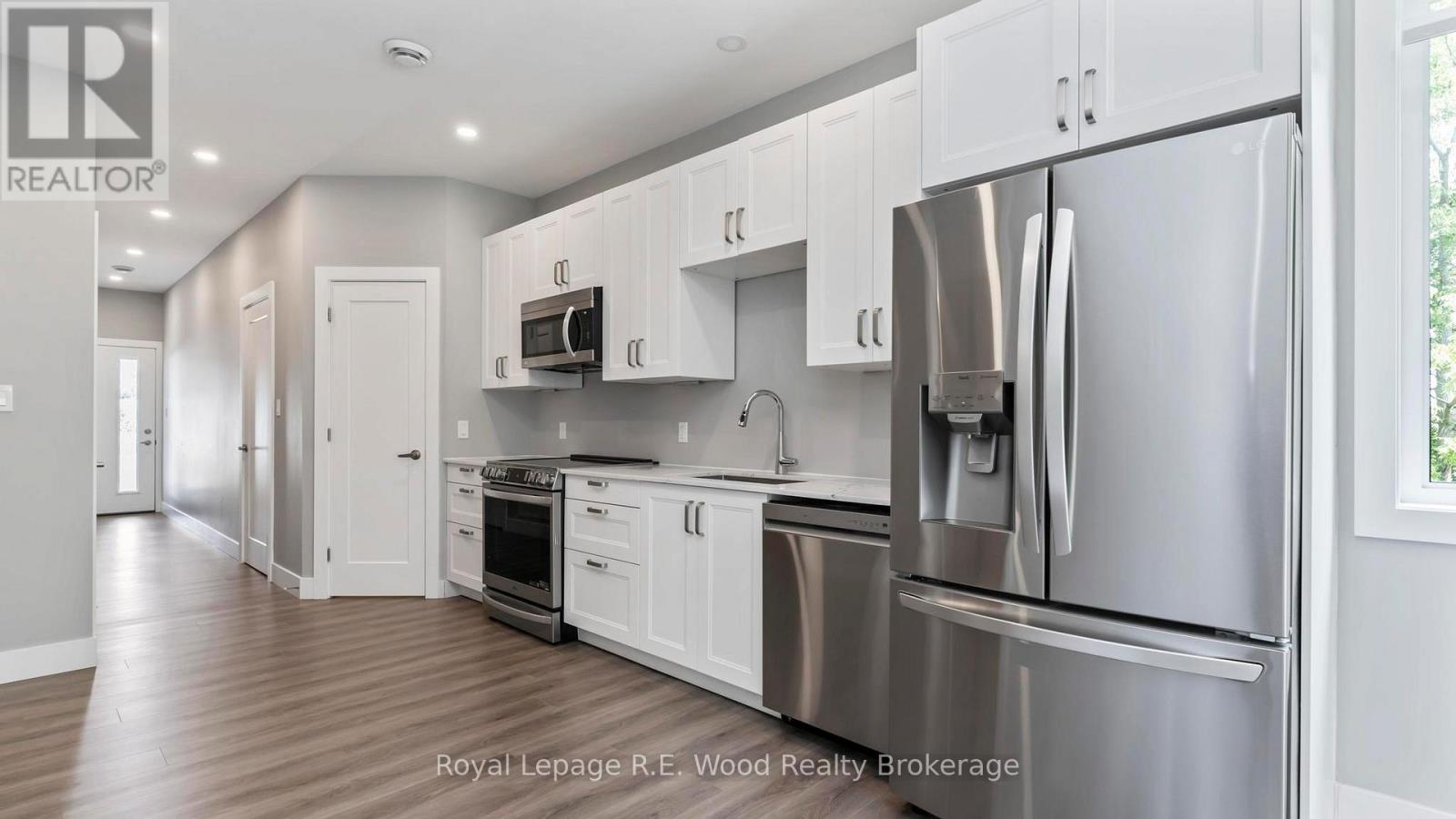 335 JOHN STREET S - Image 8