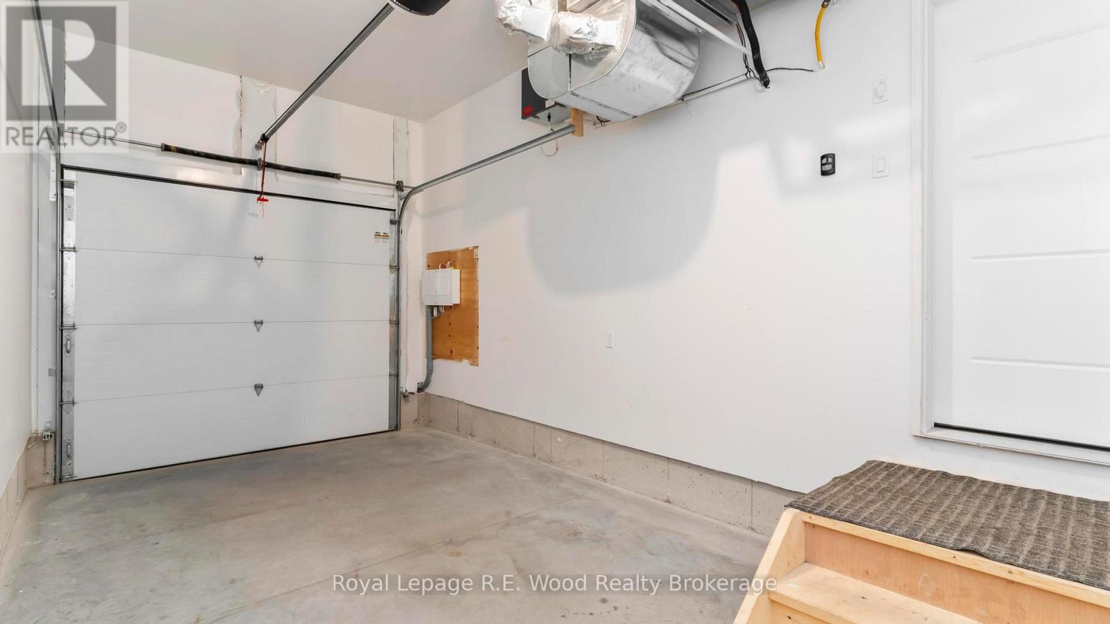 335 JOHN STREET S - Image 9