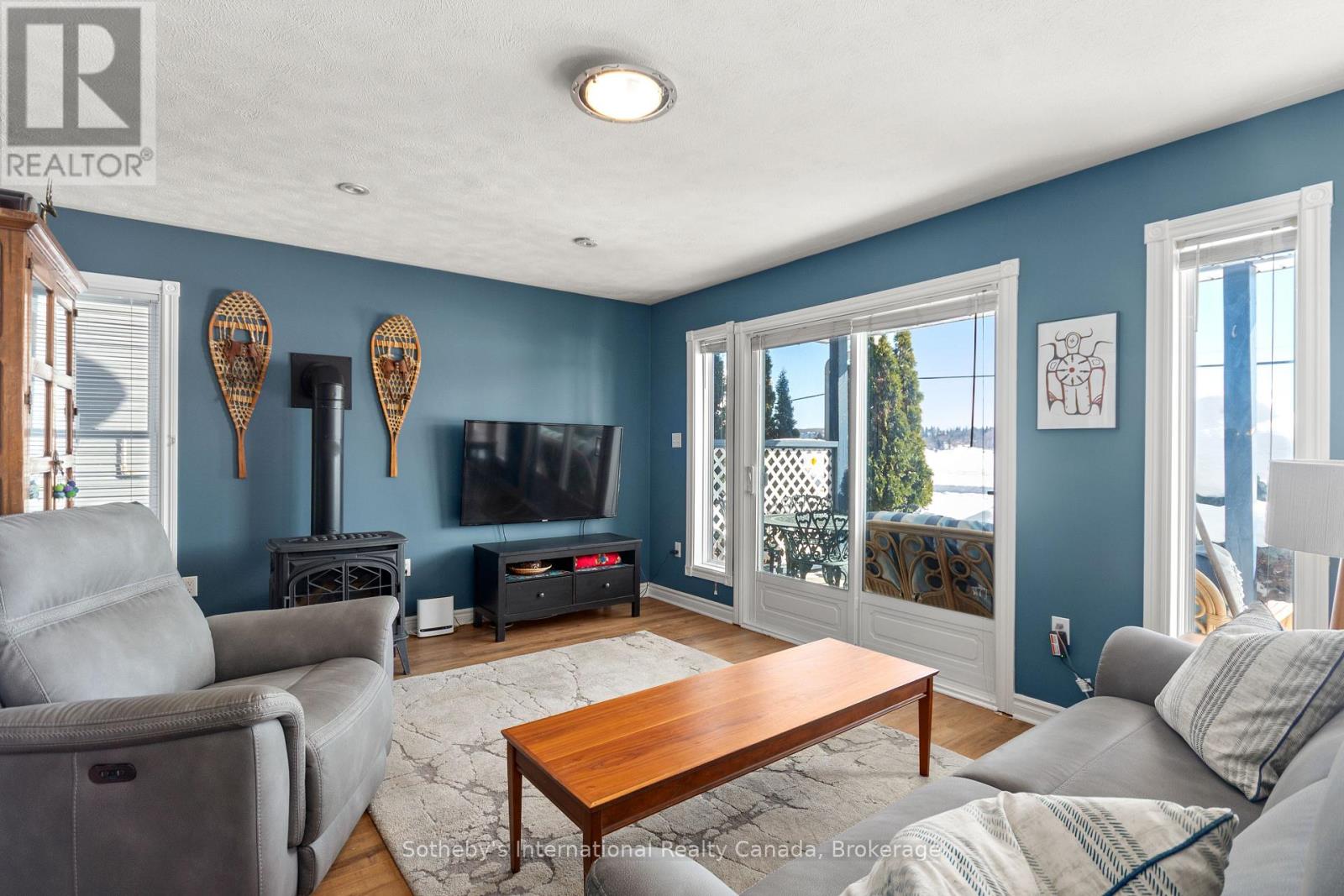 604 CHAMPLAIN ROAD - 12