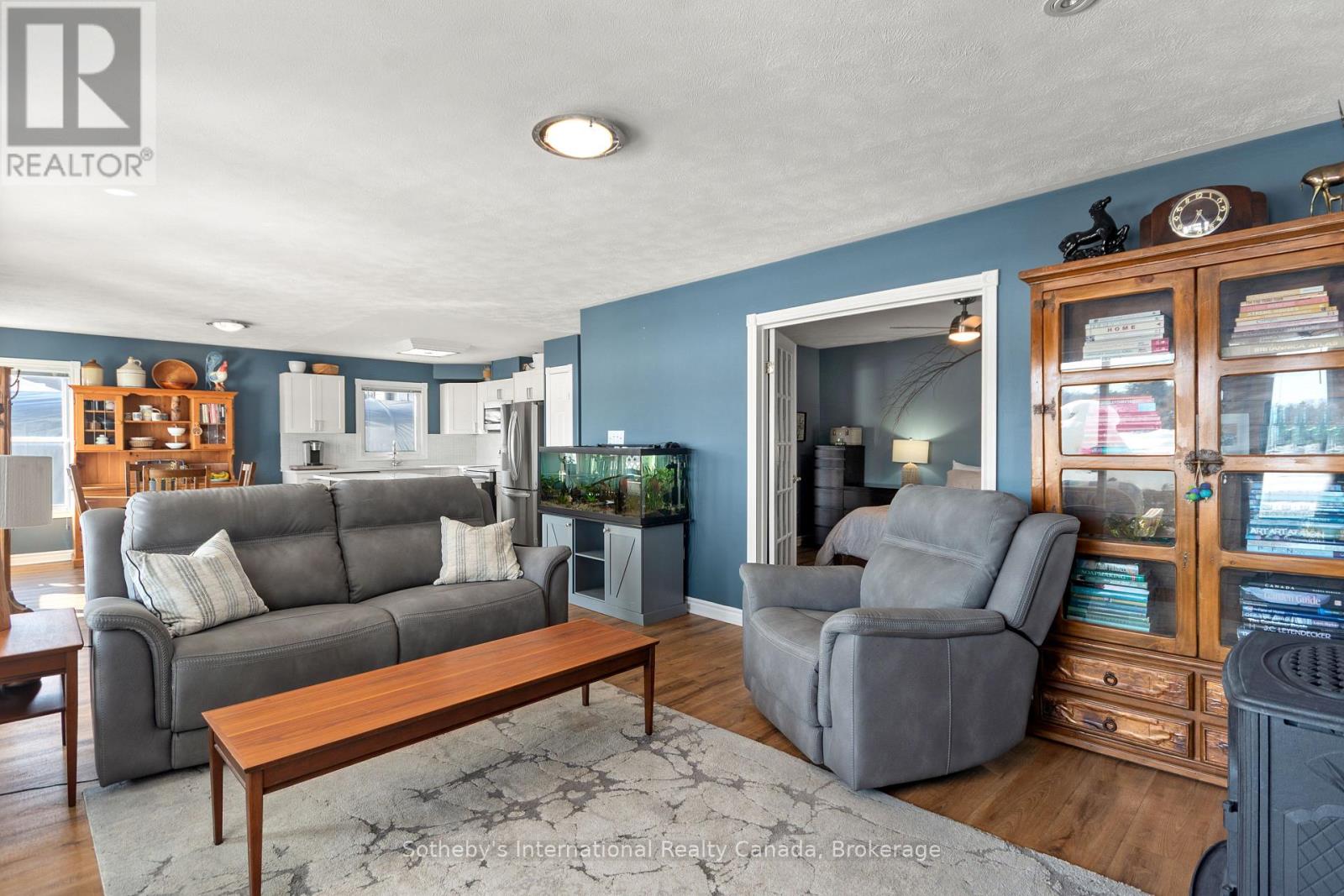 604 CHAMPLAIN ROAD - 15