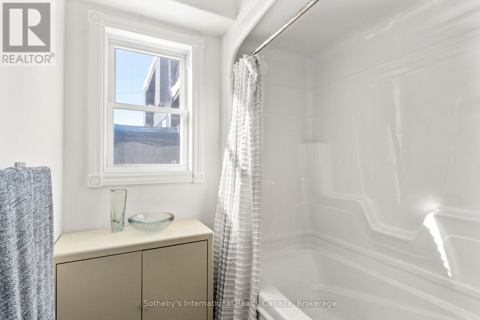 604 CHAMPLAIN ROAD - 20