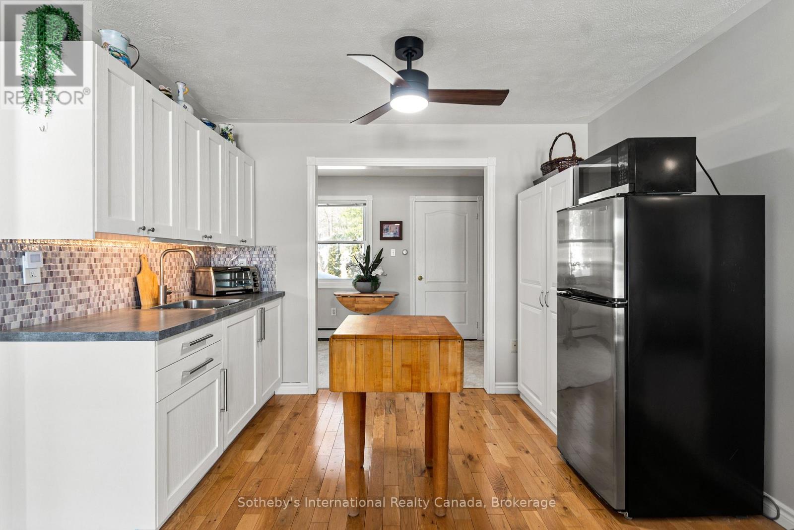 604 CHAMPLAIN ROAD - 26