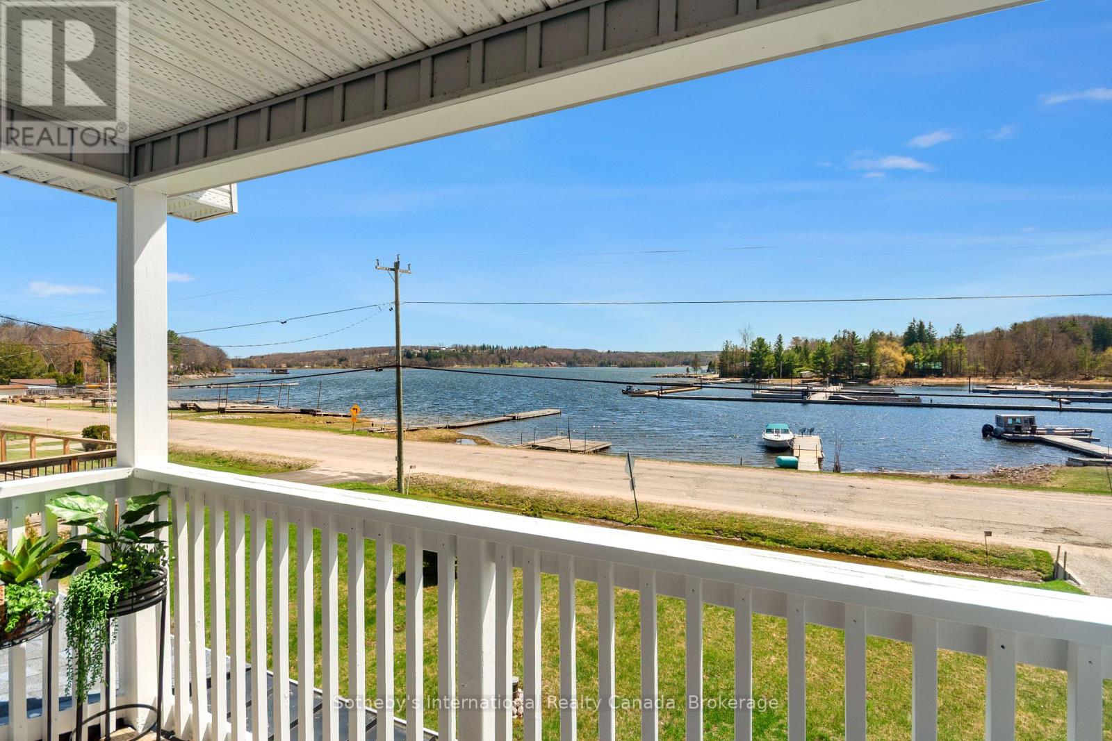 604 CHAMPLAIN ROAD - 29