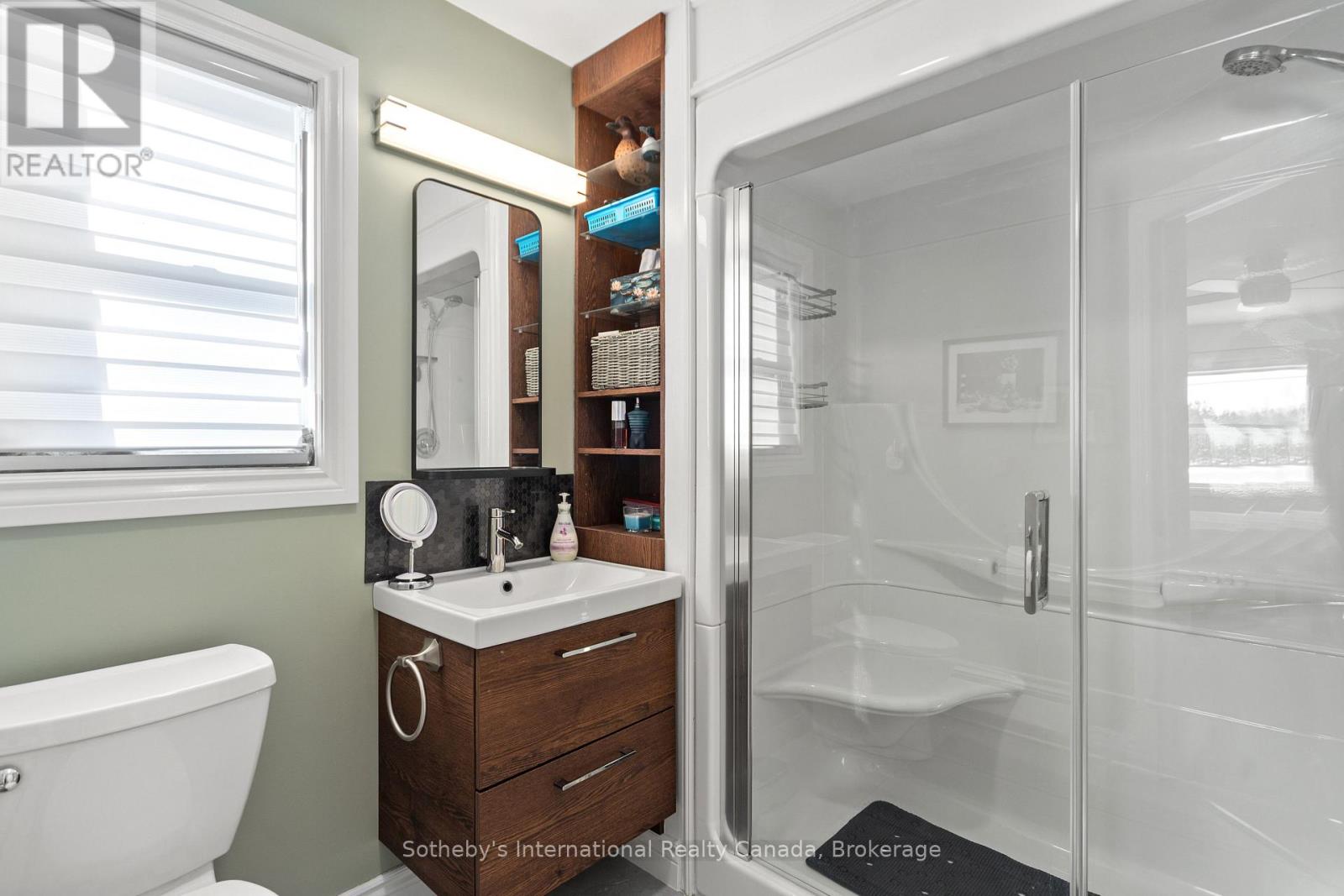 604 CHAMPLAIN ROAD - 32