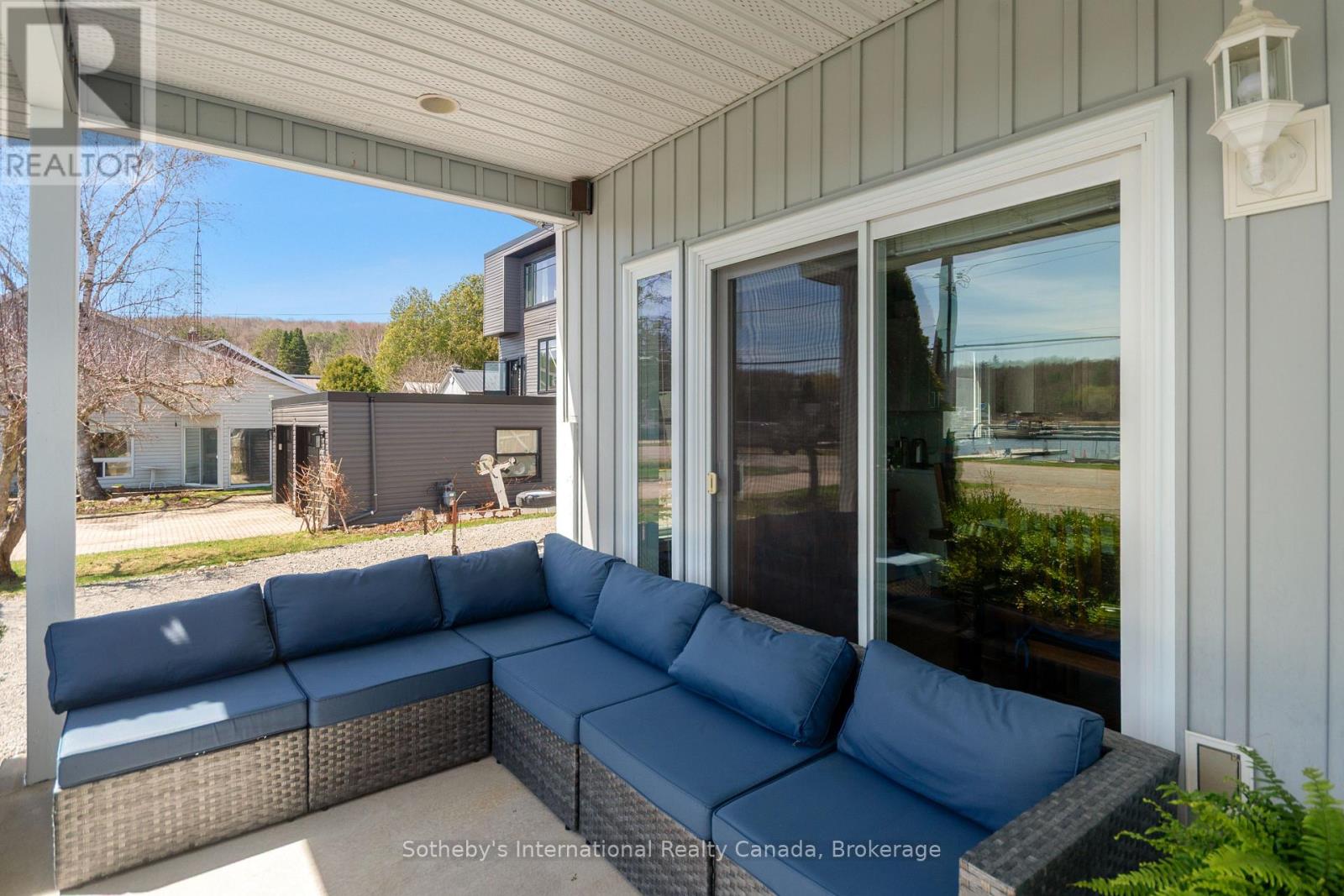 604 CHAMPLAIN ROAD - 37