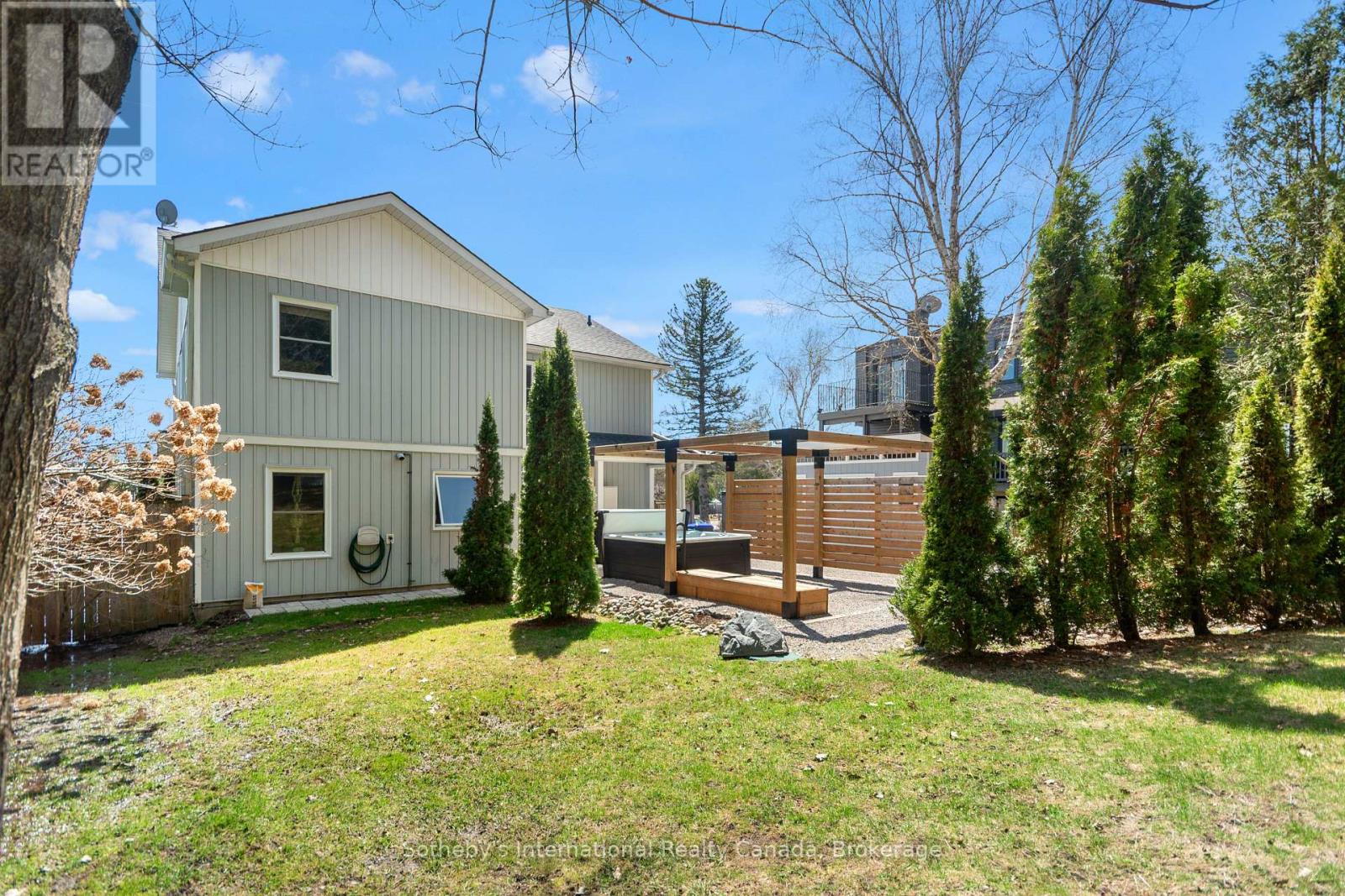 604 CHAMPLAIN ROAD - 40