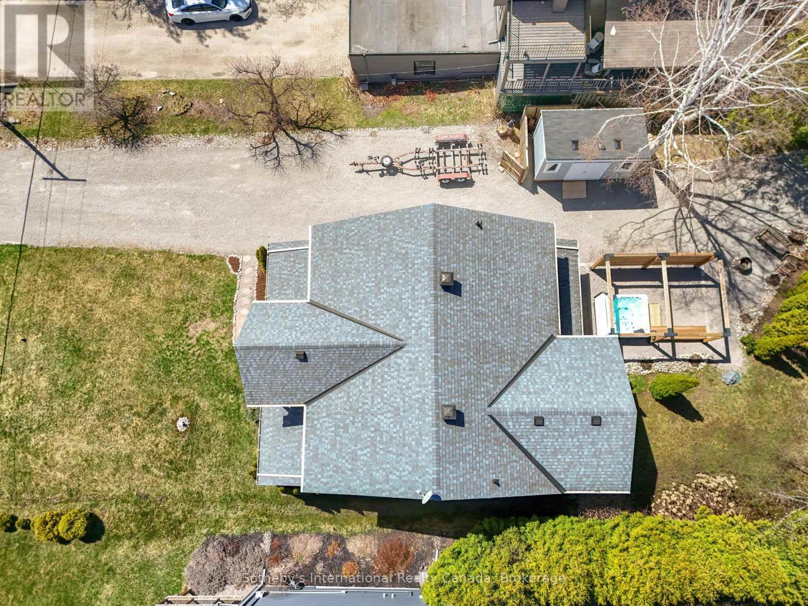 604 CHAMPLAIN ROAD - 46