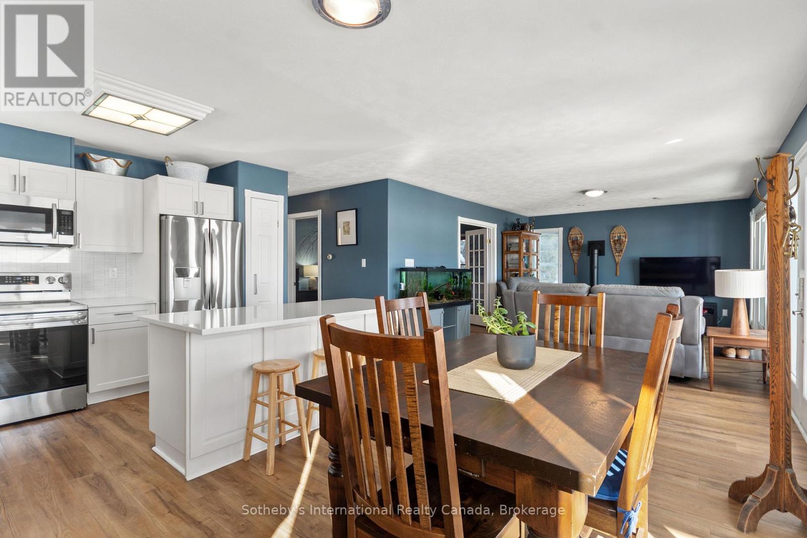 604 CHAMPLAIN ROAD - 6