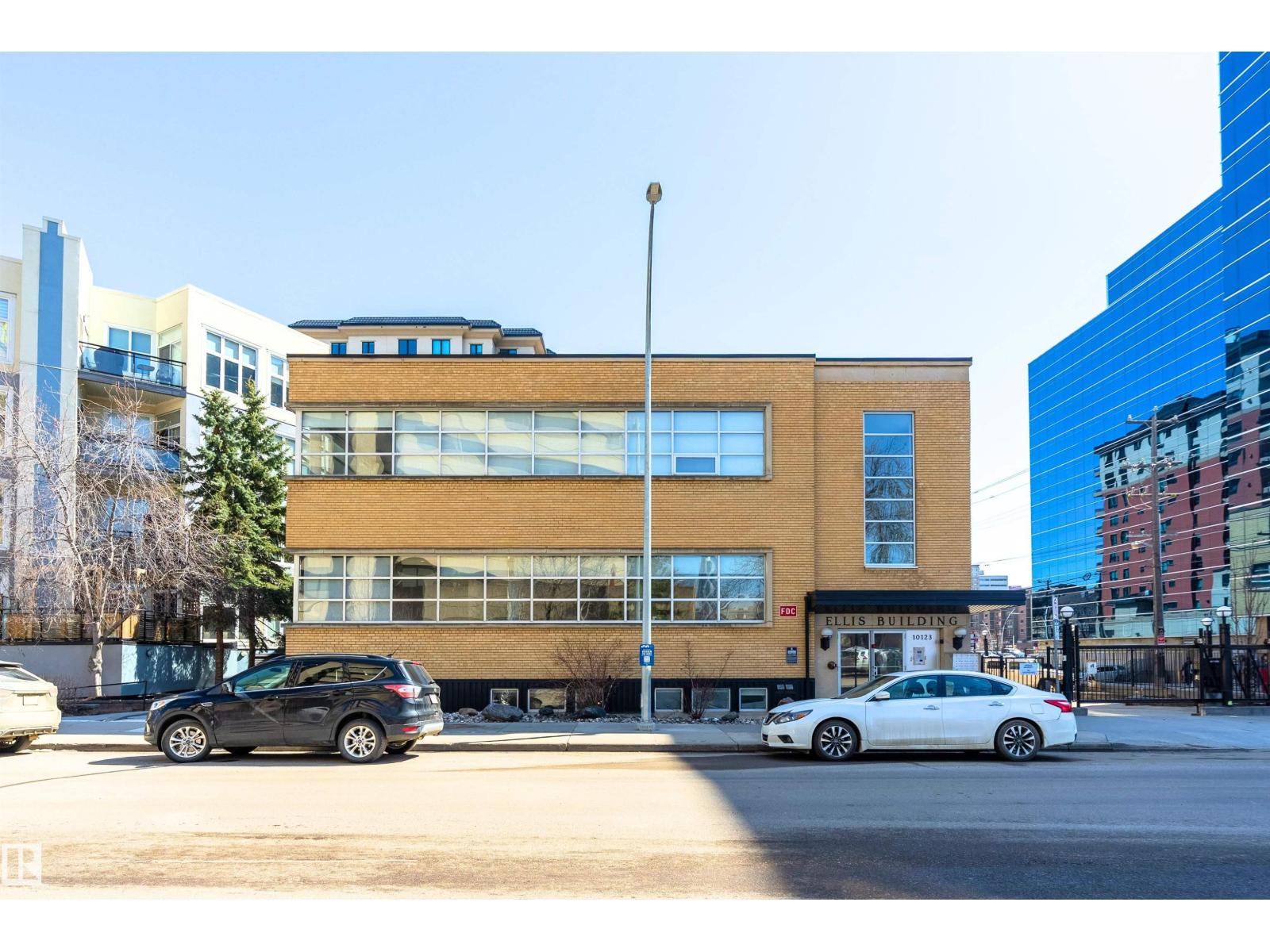 #104 10123 112 ST NW - 1