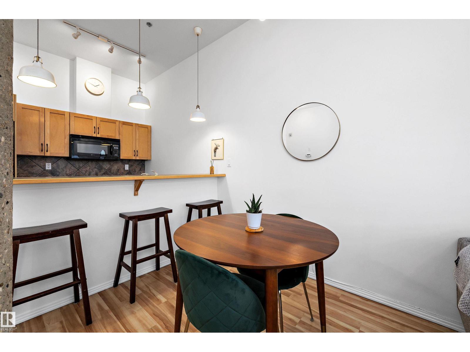 #104 10123 112 ST NW - 11