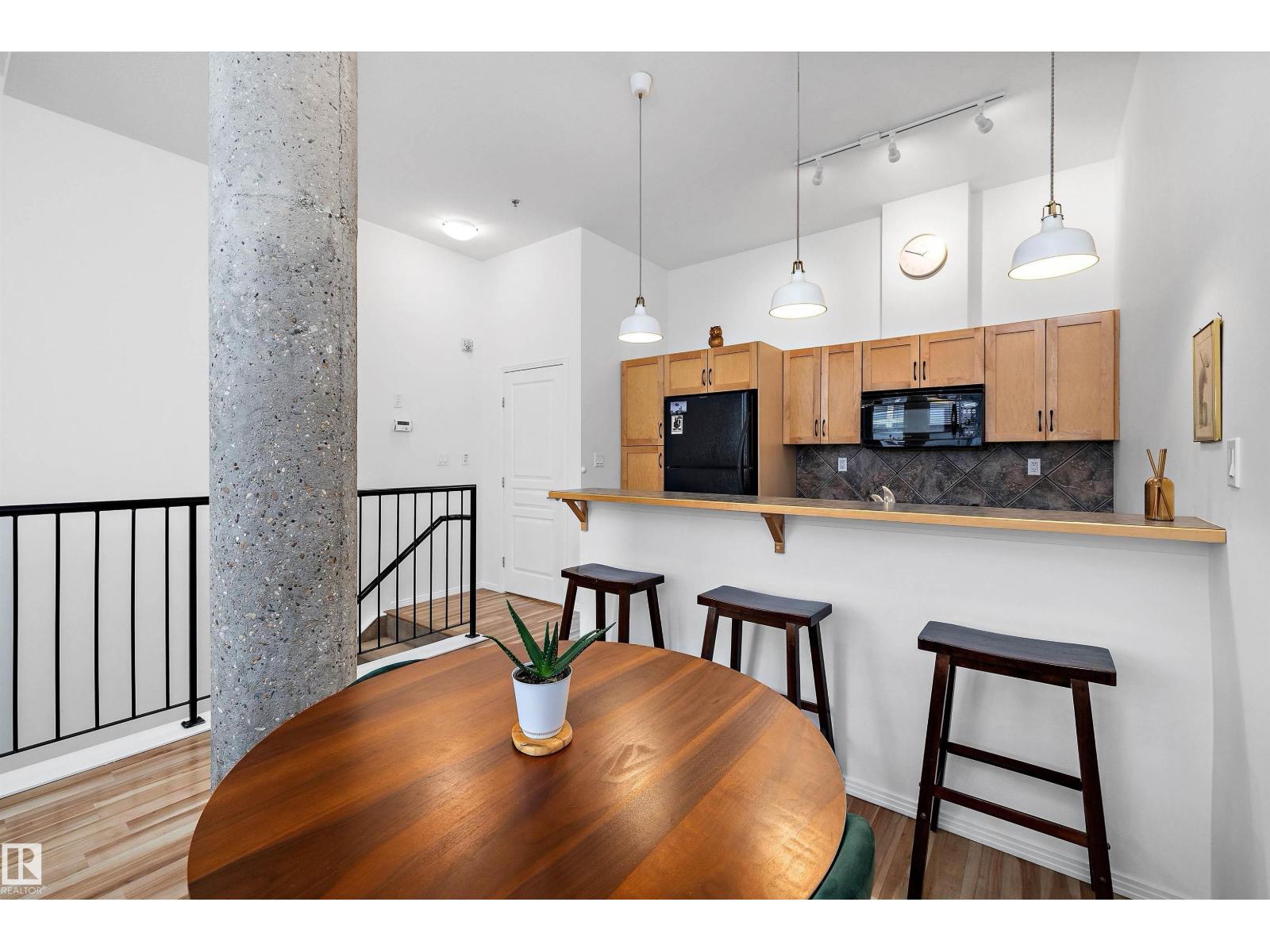 #104 10123 112 ST NW - 12