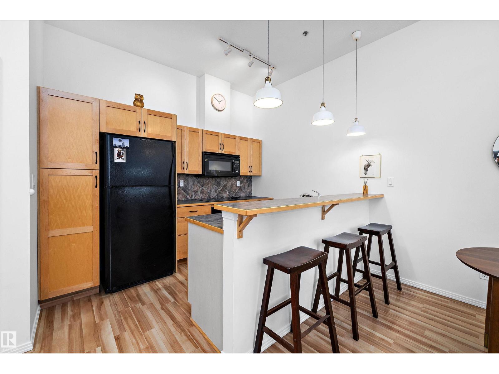 #104 10123 112 ST NW - 13
