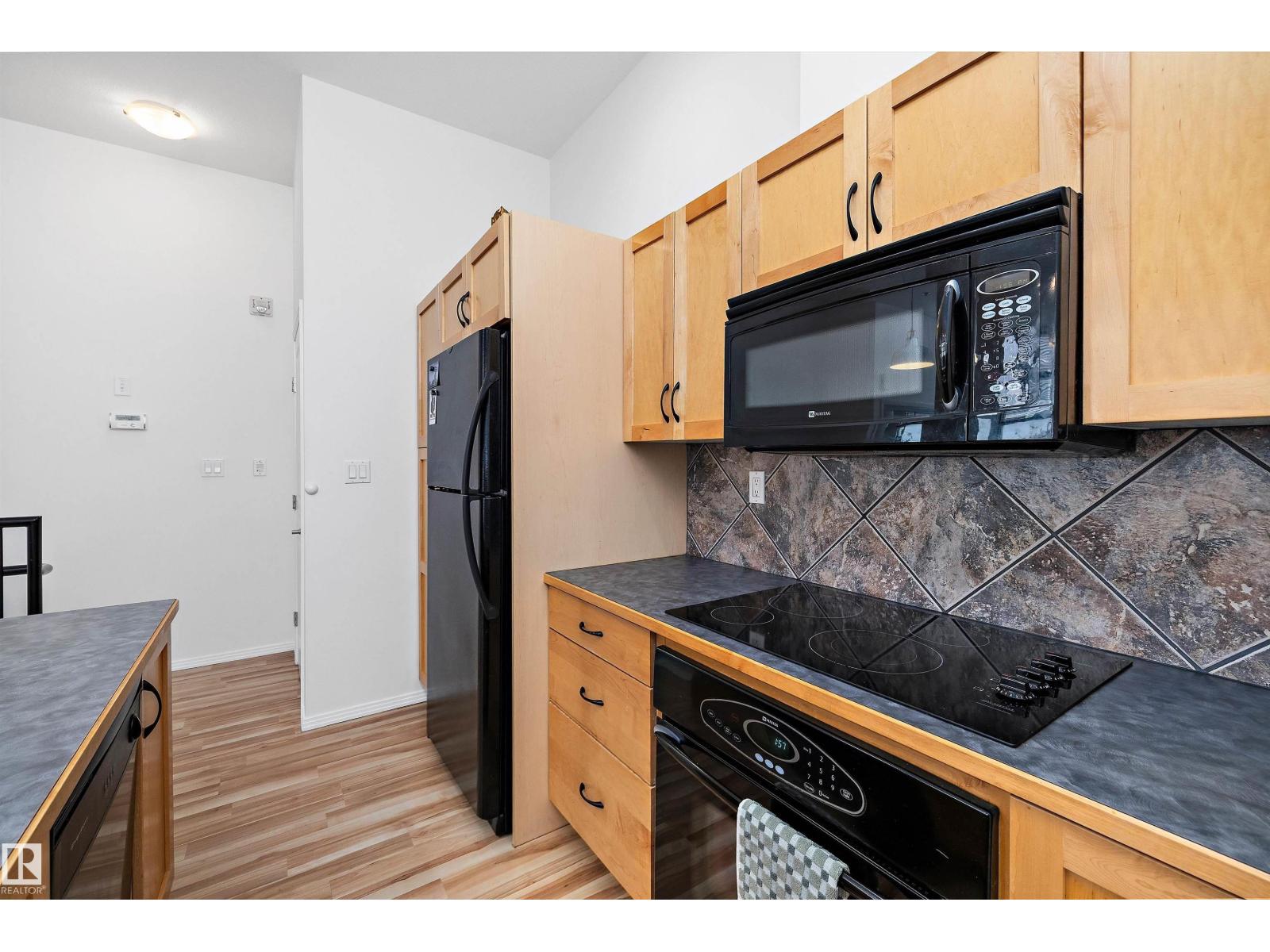 #104 10123 112 ST NW - 15