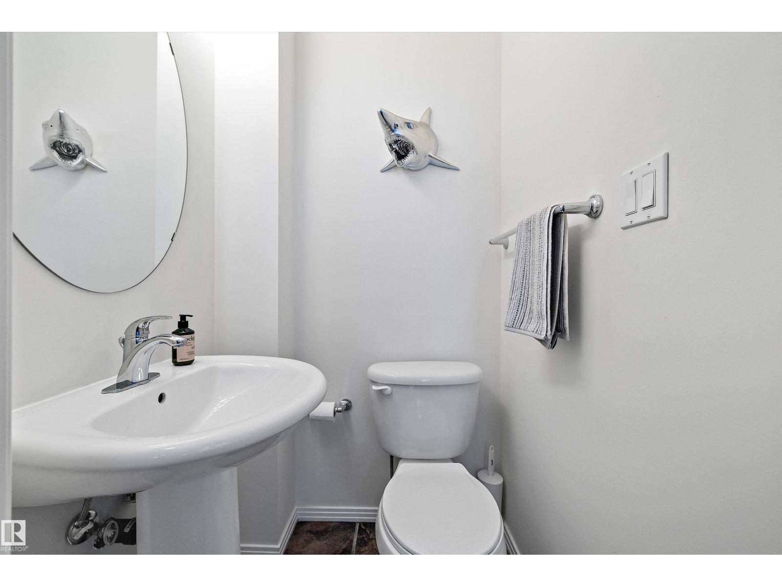 #104 10123 112 ST NW - 18