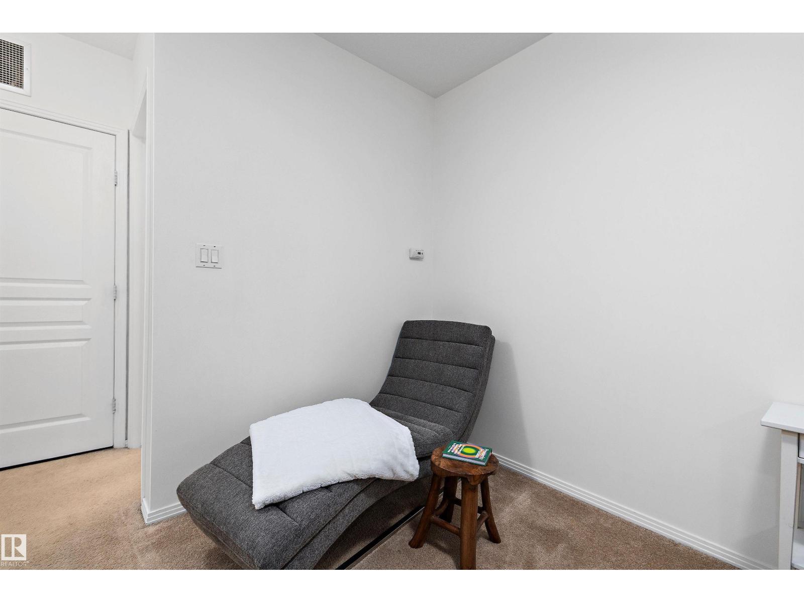 #104 10123 112 ST NW - 25