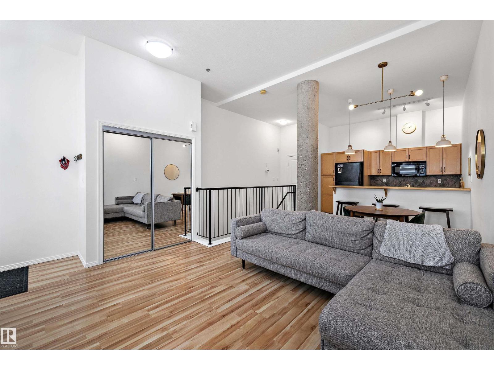 #104 10123 112 ST NW - 7