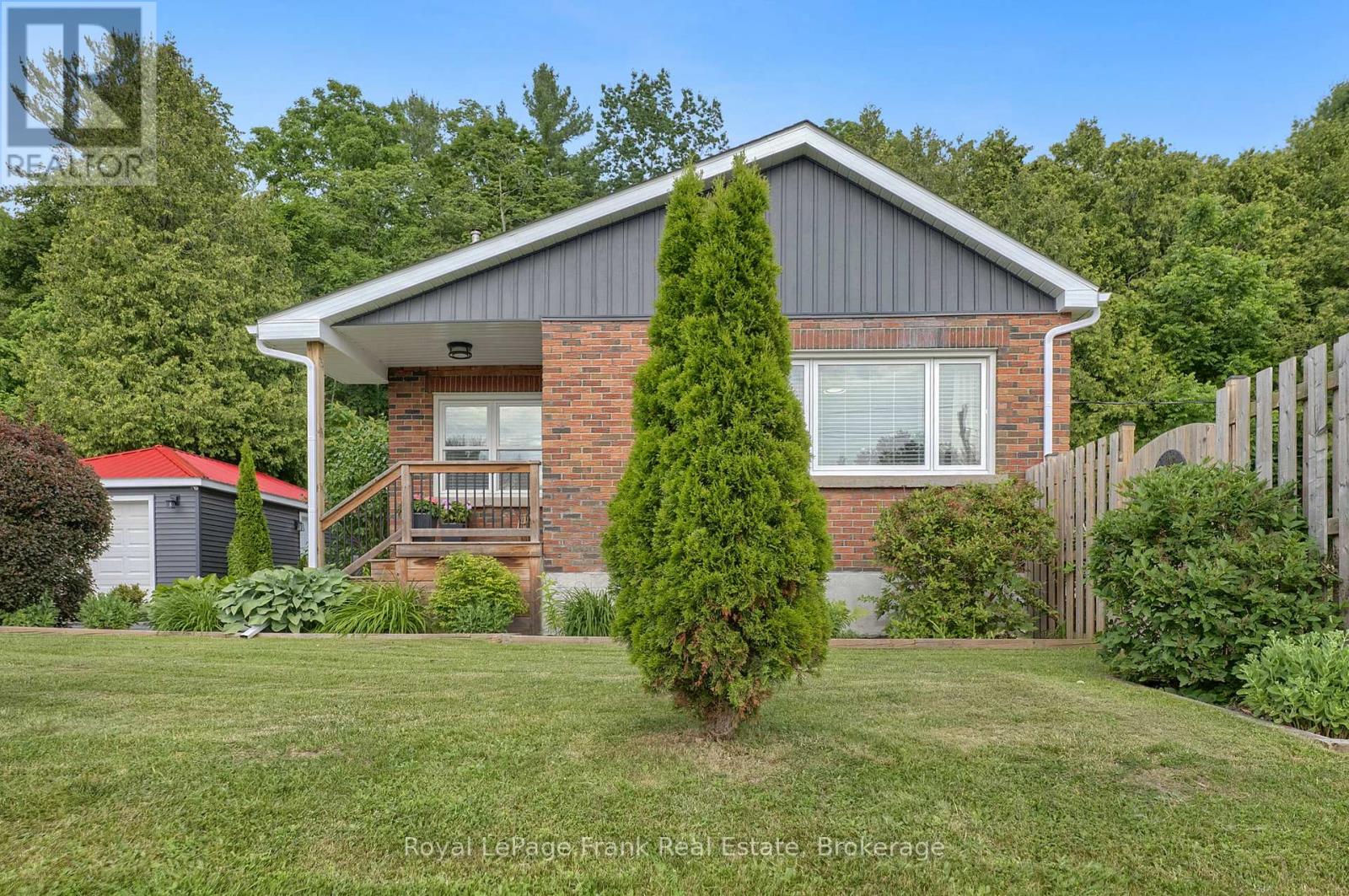 3461 BURNHAM STREET N - 3