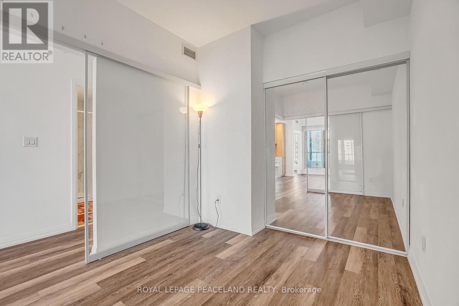 #1215 75 CANTERBURY PLACE - 17