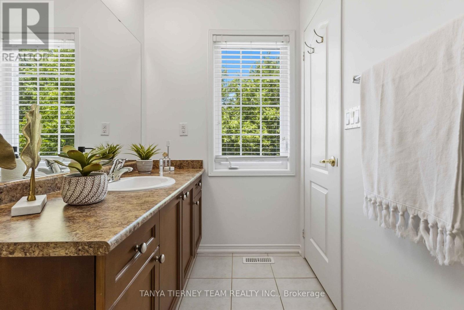10 RAMONA WAY - 37