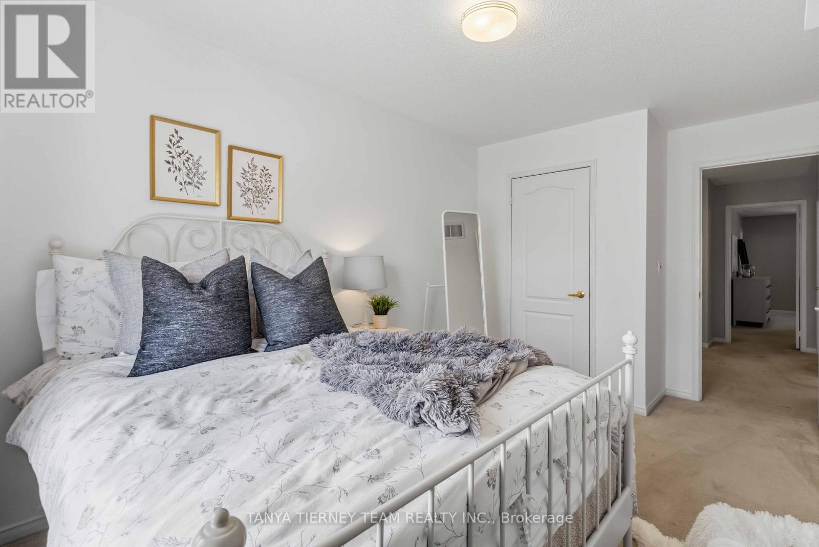 10 RAMONA WAY - 44