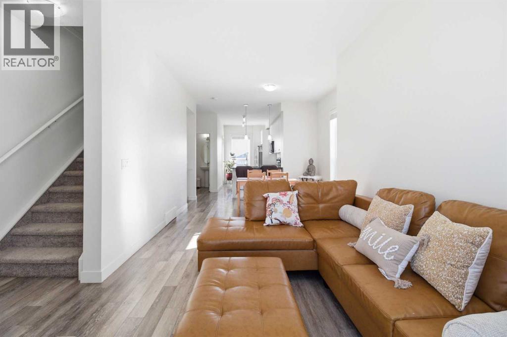#402 11 Evanscrest Mews NW - 10