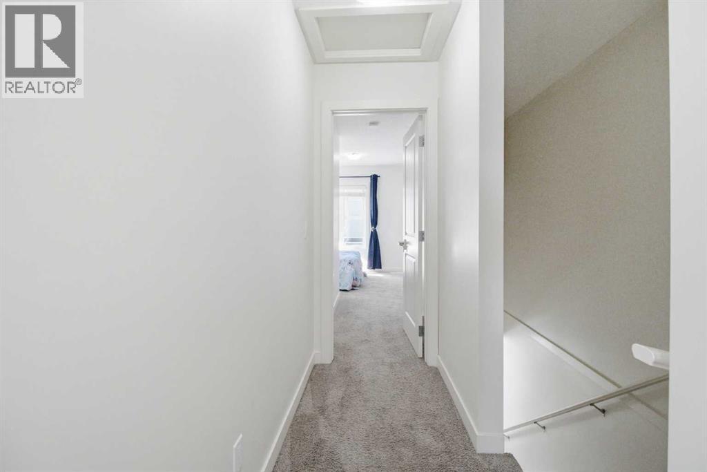 #402 11 Evanscrest Mews NW - 21