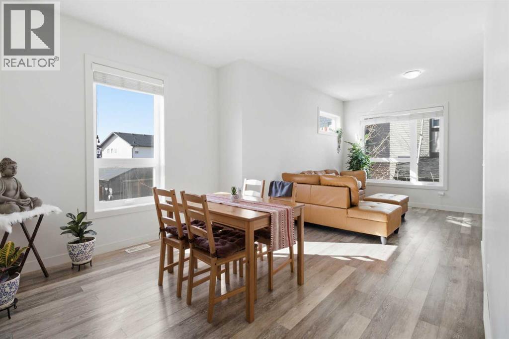 #402 11 Evanscrest Mews NW - 5