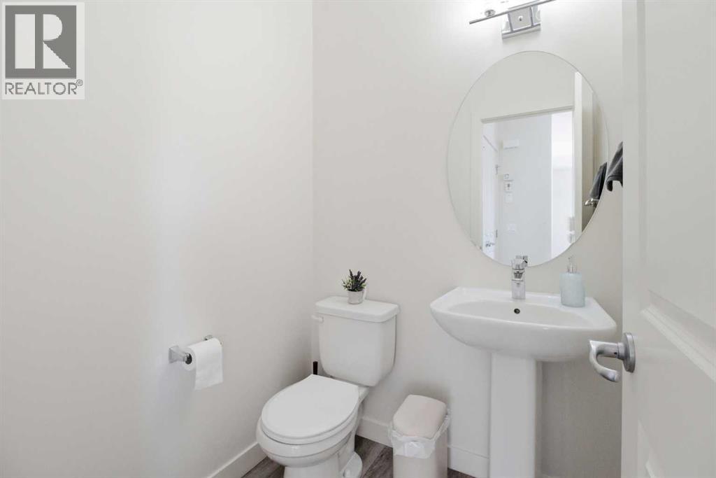 #402 11 Evanscrest Mews NW - 18