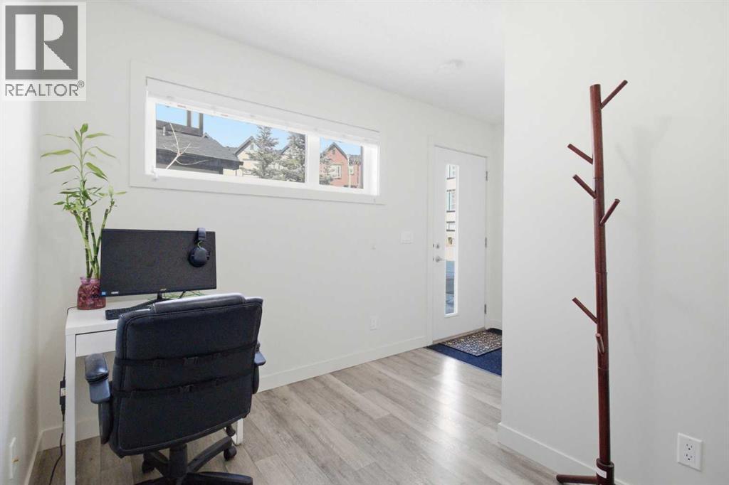 #402 11 Evanscrest Mews NW - 33