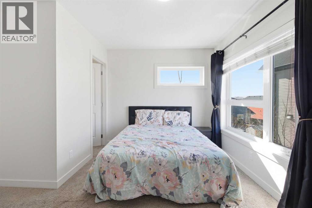 #402 11 Evanscrest Mews NW - 25