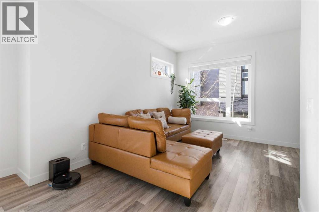 #402 11 Evanscrest Mews NW - 8