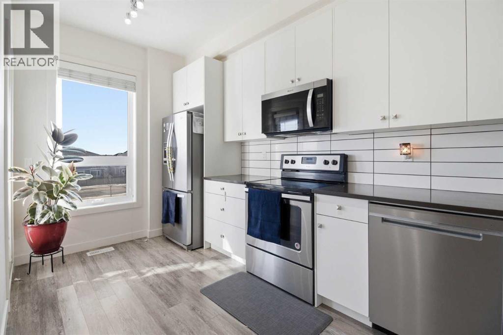 #402 11 Evanscrest Mews NW - 19