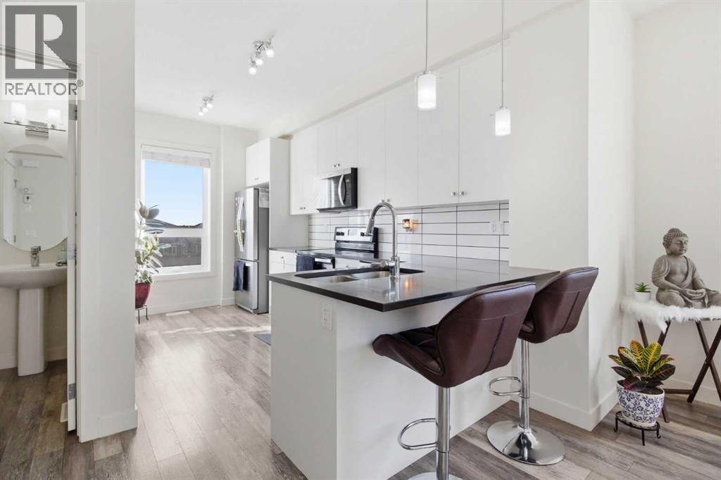 #402 11 Evanscrest Mews NW - 6