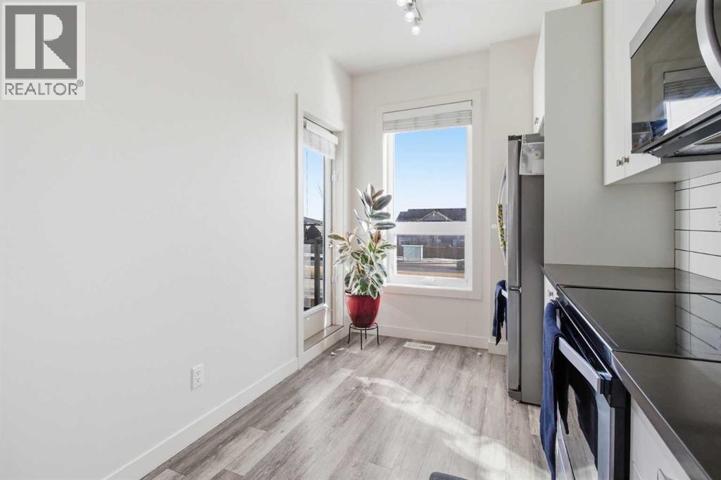 #402 11 Evanscrest Mews NW - 14