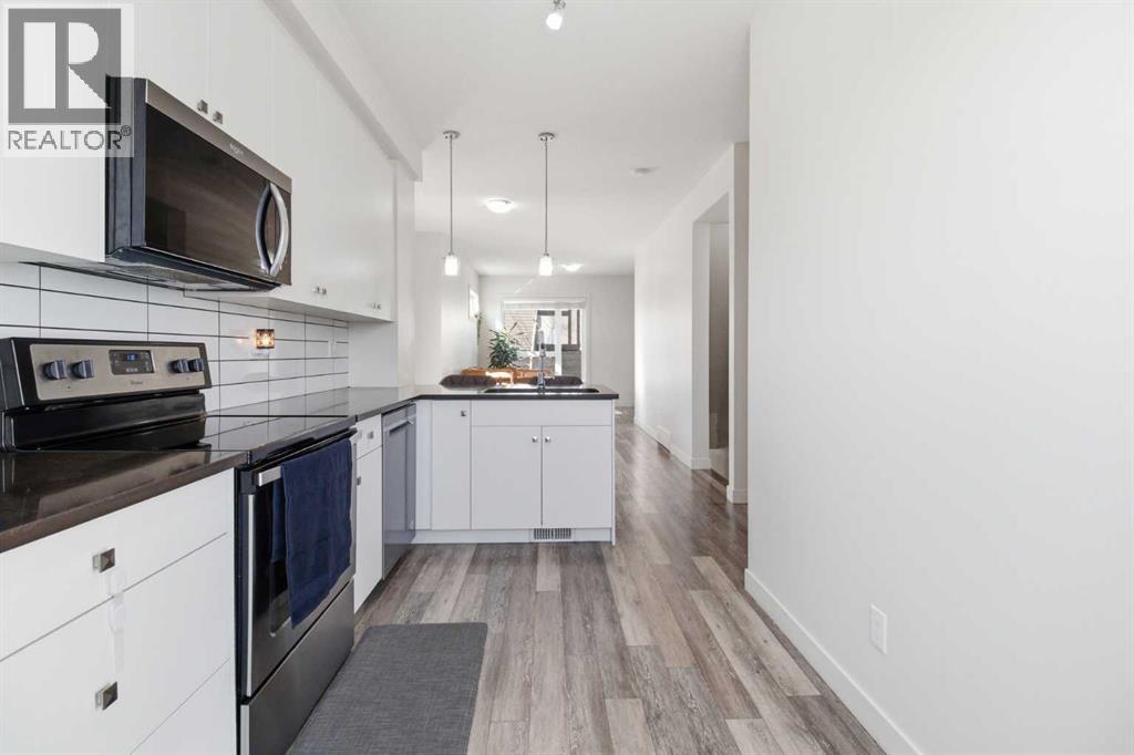 #402 11 Evanscrest Mews NW - 15