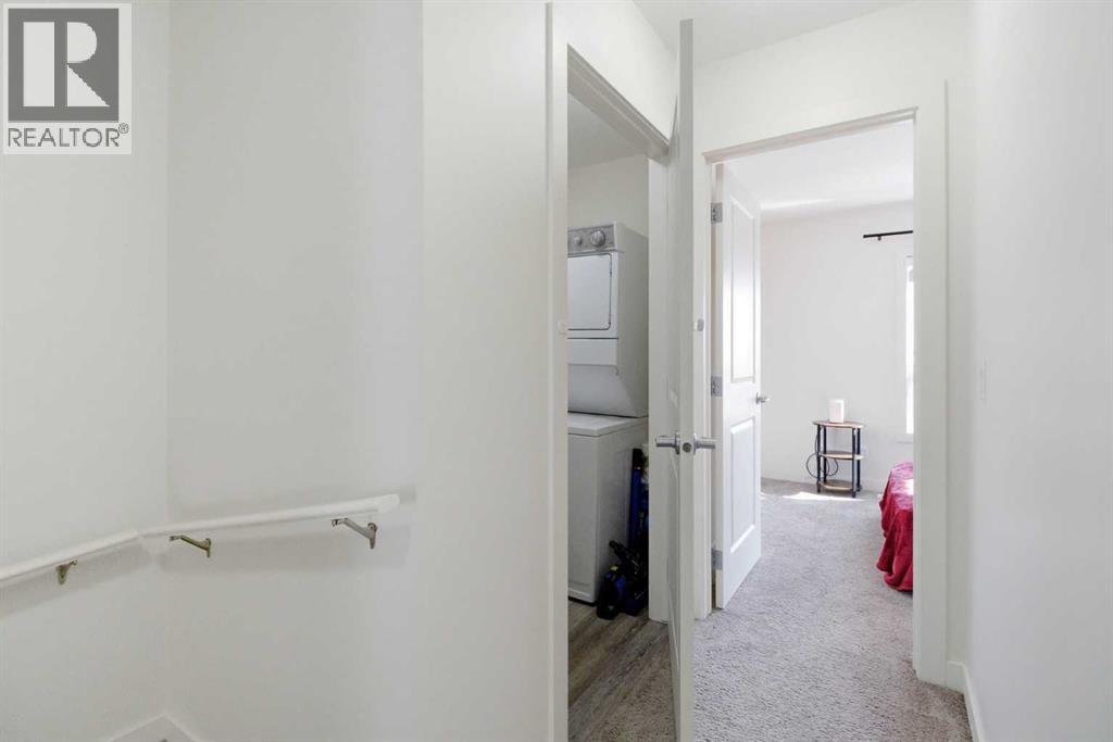 #402 11 Evanscrest Mews NW - 22
