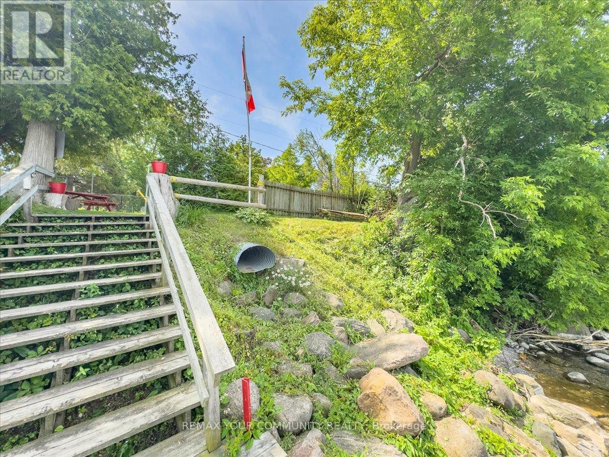 17 FARLEY CIRCLE - 31