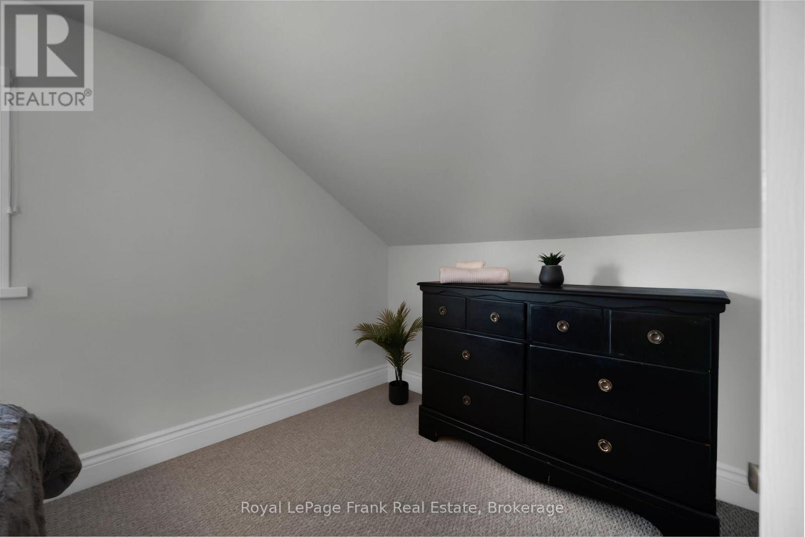 3461 BURNHAM STREET N - 24