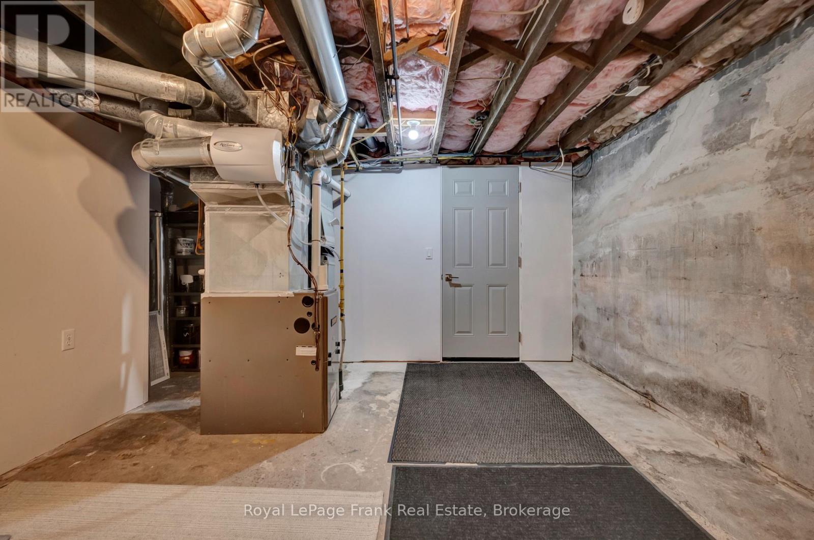 3461 BURNHAM STREET N - 33